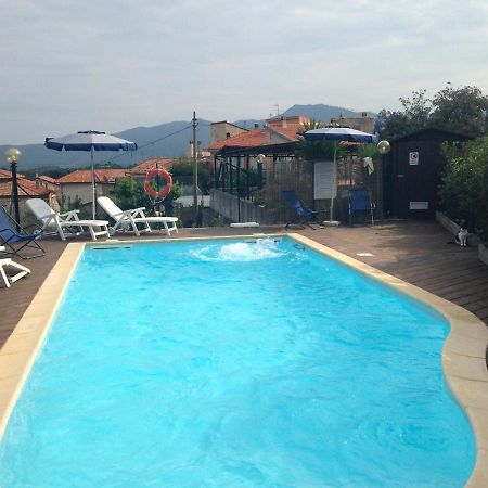 Gli Angeli Agriturismo Villa Cisano sul Neva Buitenkant foto