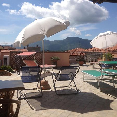 Gli Angeli Agriturismo Villa Cisano sul Neva Buitenkant foto