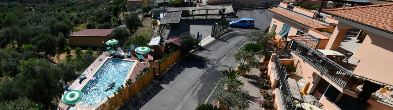 Gli Angeli Agriturismo Villa Cisano sul Neva Buitenkant foto