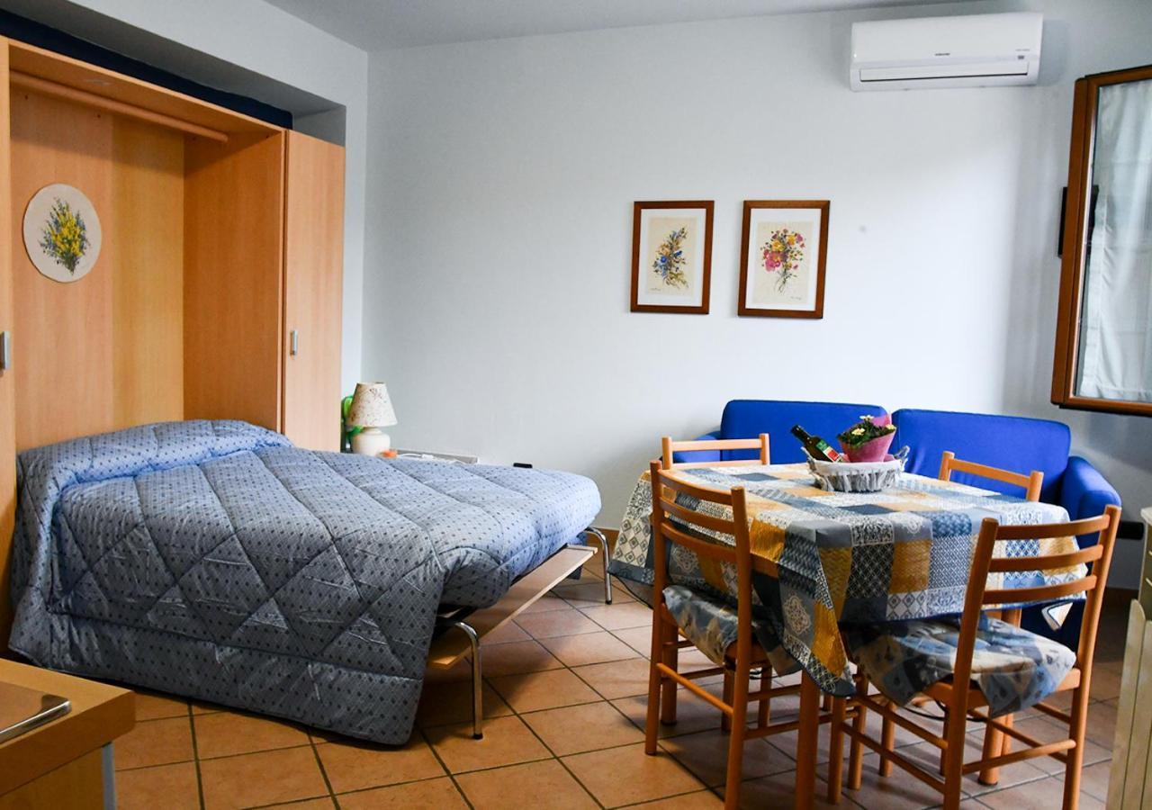 Gli Angeli Agriturismo Villa Cisano sul Neva Buitenkant foto