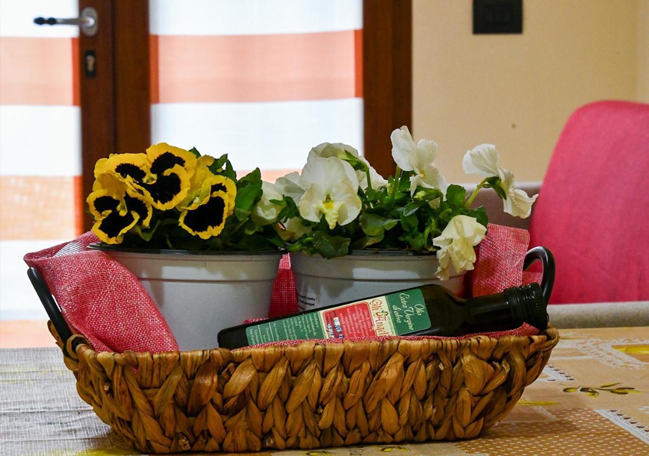 Gli Angeli Agriturismo Villa Cisano sul Neva Buitenkant foto