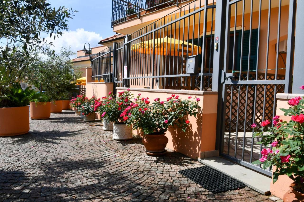 Gli Angeli Agriturismo Villa Cisano sul Neva Buitenkant foto