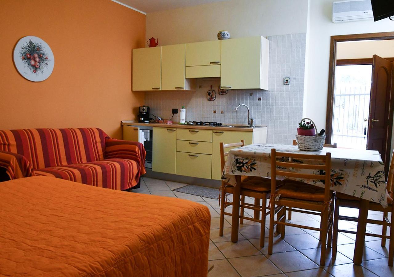 Gli Angeli Agriturismo Villa Cisano sul Neva Buitenkant foto