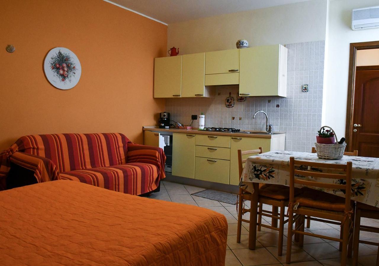 Gli Angeli Agriturismo Villa Cisano sul Neva Buitenkant foto