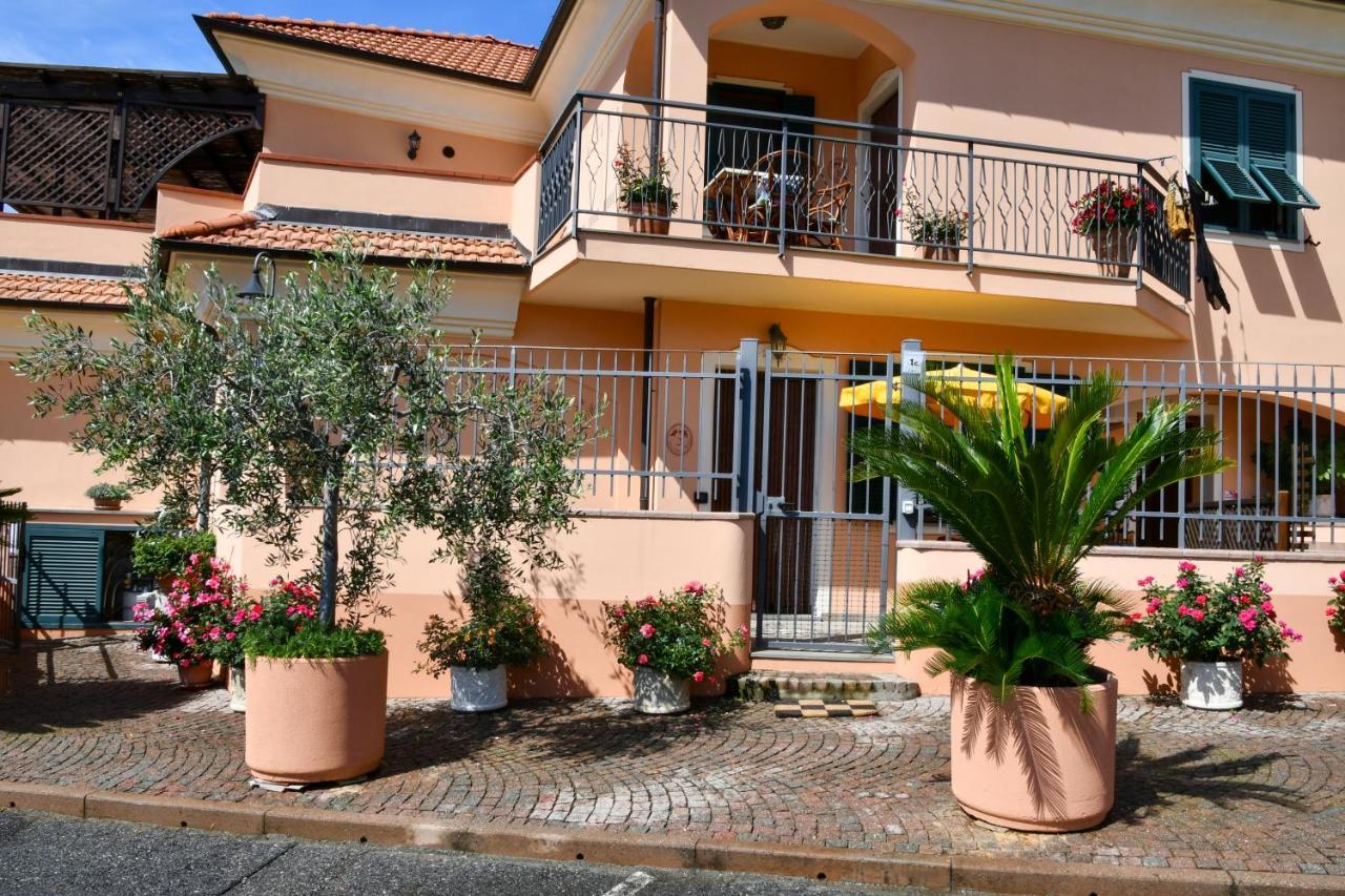 Gli Angeli Agriturismo Villa Cisano sul Neva Buitenkant foto