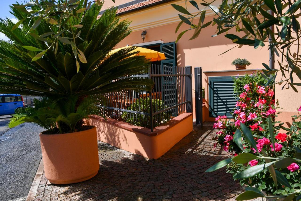 Gli Angeli Agriturismo Villa Cisano sul Neva Buitenkant foto