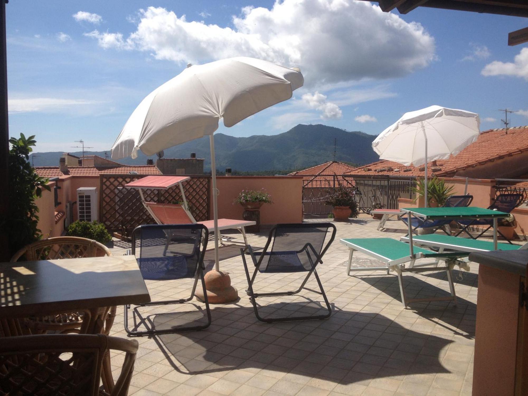 Gli Angeli Agriturismo Villa Cisano sul Neva Buitenkant foto